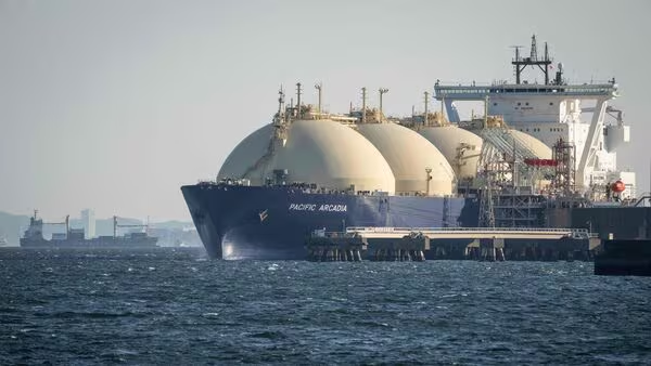 Russia offers South Asian countries sanctioned LNG at 40% discount 